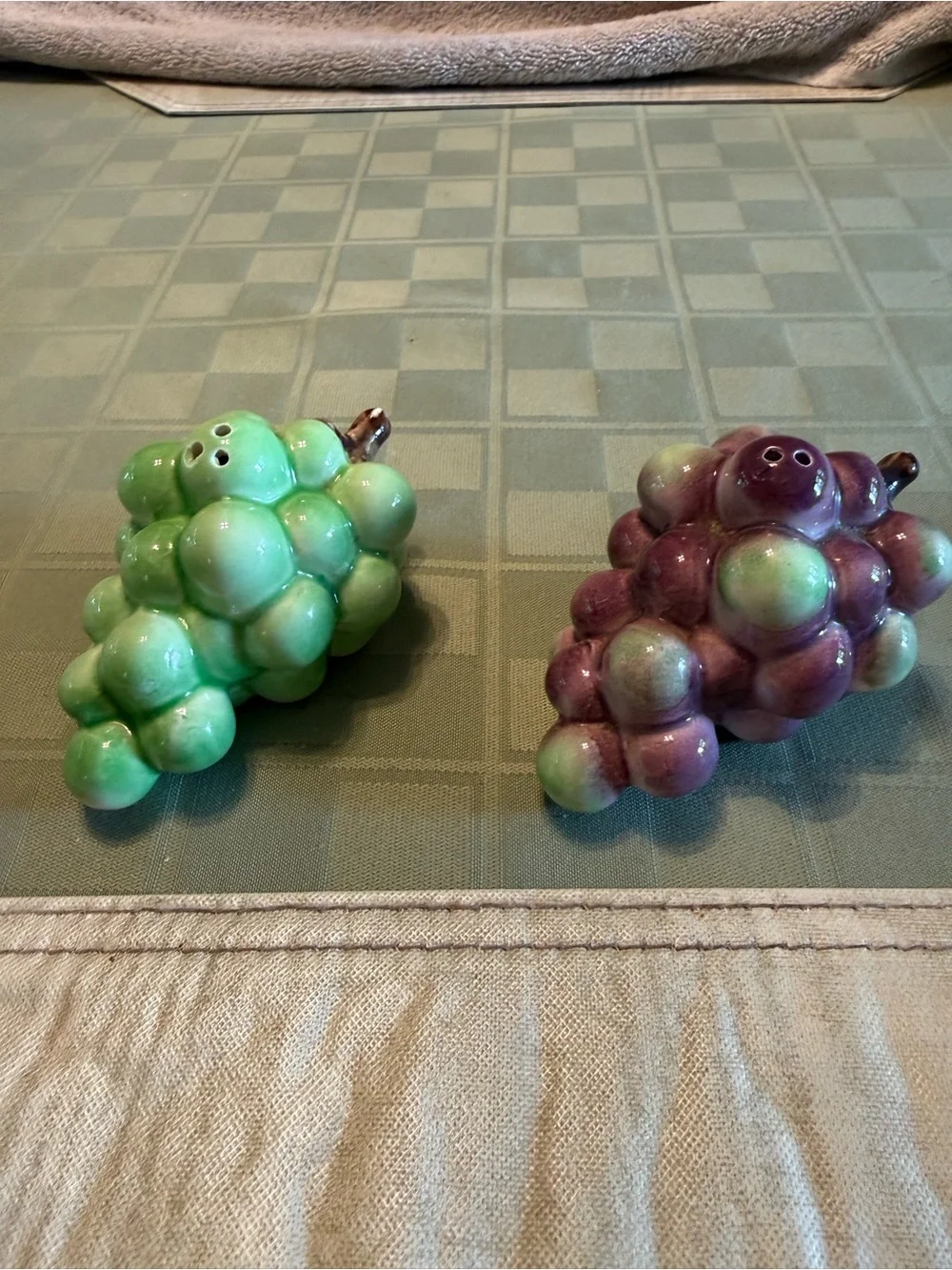 Vintage Ceramic Grape Clusters Salt & Pepper Shakers Set Mid-Century Japan